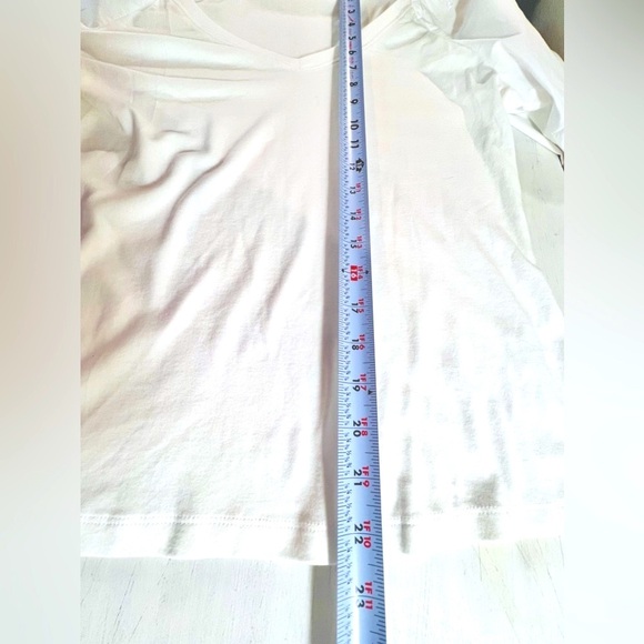 a loves a Puff-Sleeve Paneled Rib-Knit T-Shirt by White, Size Large - Picture 4 of 9